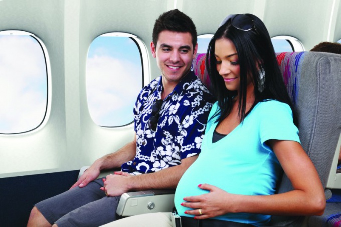 http://www.cityguideny.com/uploads2/64201/Pregnant-Traveling-Lady-Airplane.jpg